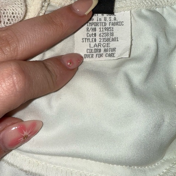 White Lace Detailed Tank Up - Picture 4 of 5